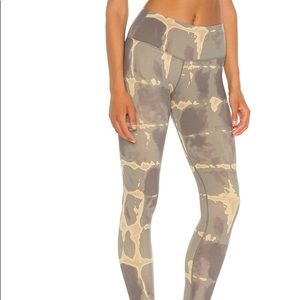 Varley, Luna Leggings in Golden Tie Dye, Size Small